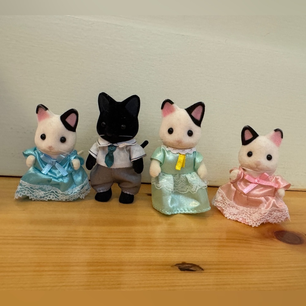 Calico Critters Tuxedo Cat Family